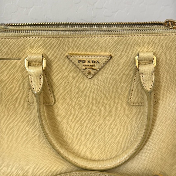 PRADA Saffiano Small Galleria Double Zip Tote Polline Color / Butter Yellow - Picture 2 of 16